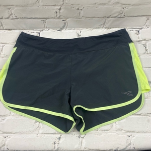Diadora running shorts with back waist pocket